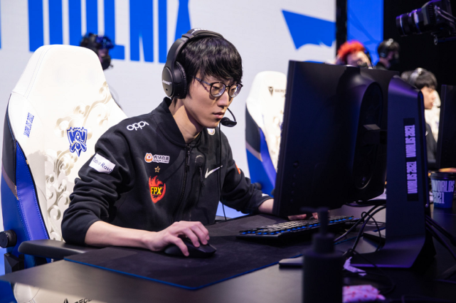 U8娱乐-詹姆斯在FPX比赛中爆冷，赛况扑朔迷离引发热议！的简单介绍