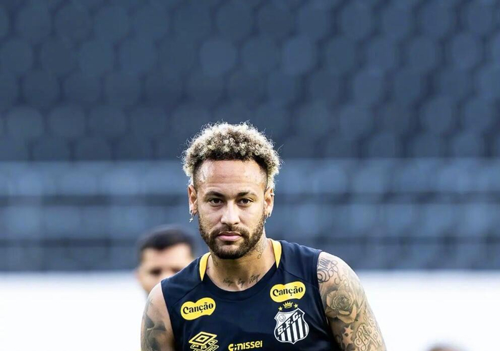 U8-内马尔连续二十场比赛得分超过惊险取胜，西班牙队挑战极限！的简单介绍